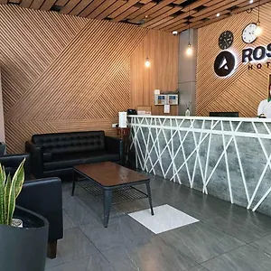Rosh ホテル
